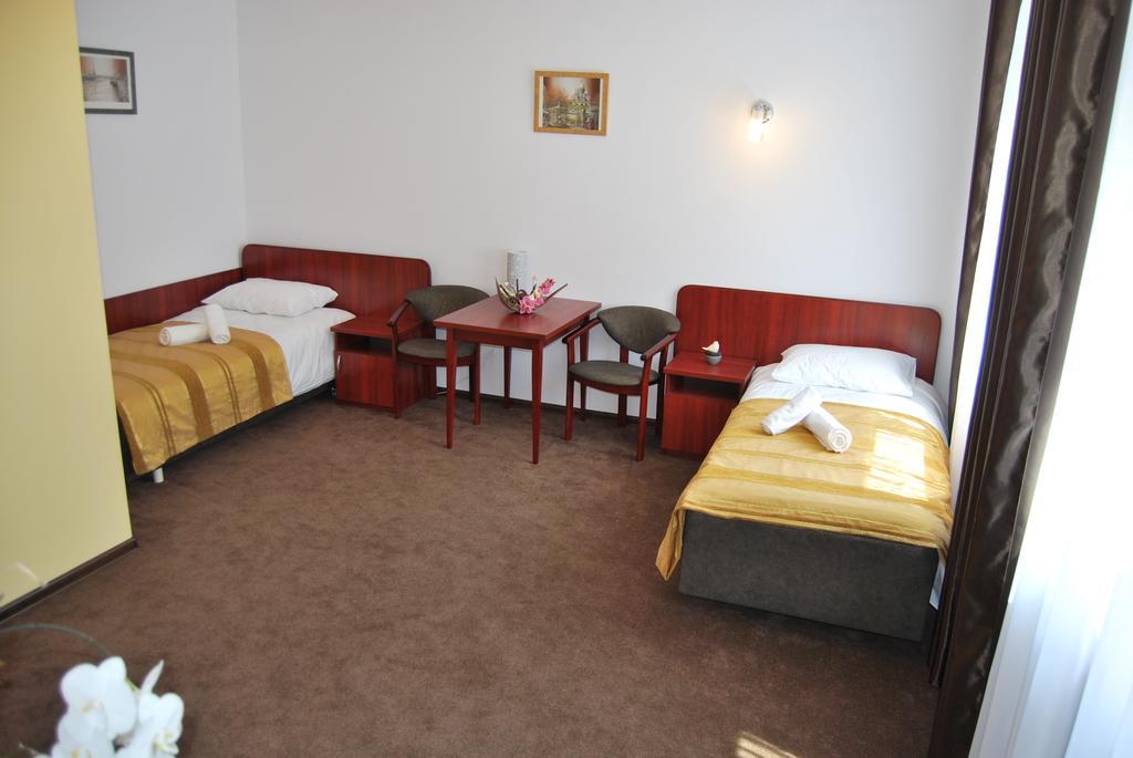 Victoria 3* Warszawa